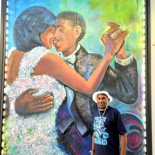 Chazz in front of the Obama painting